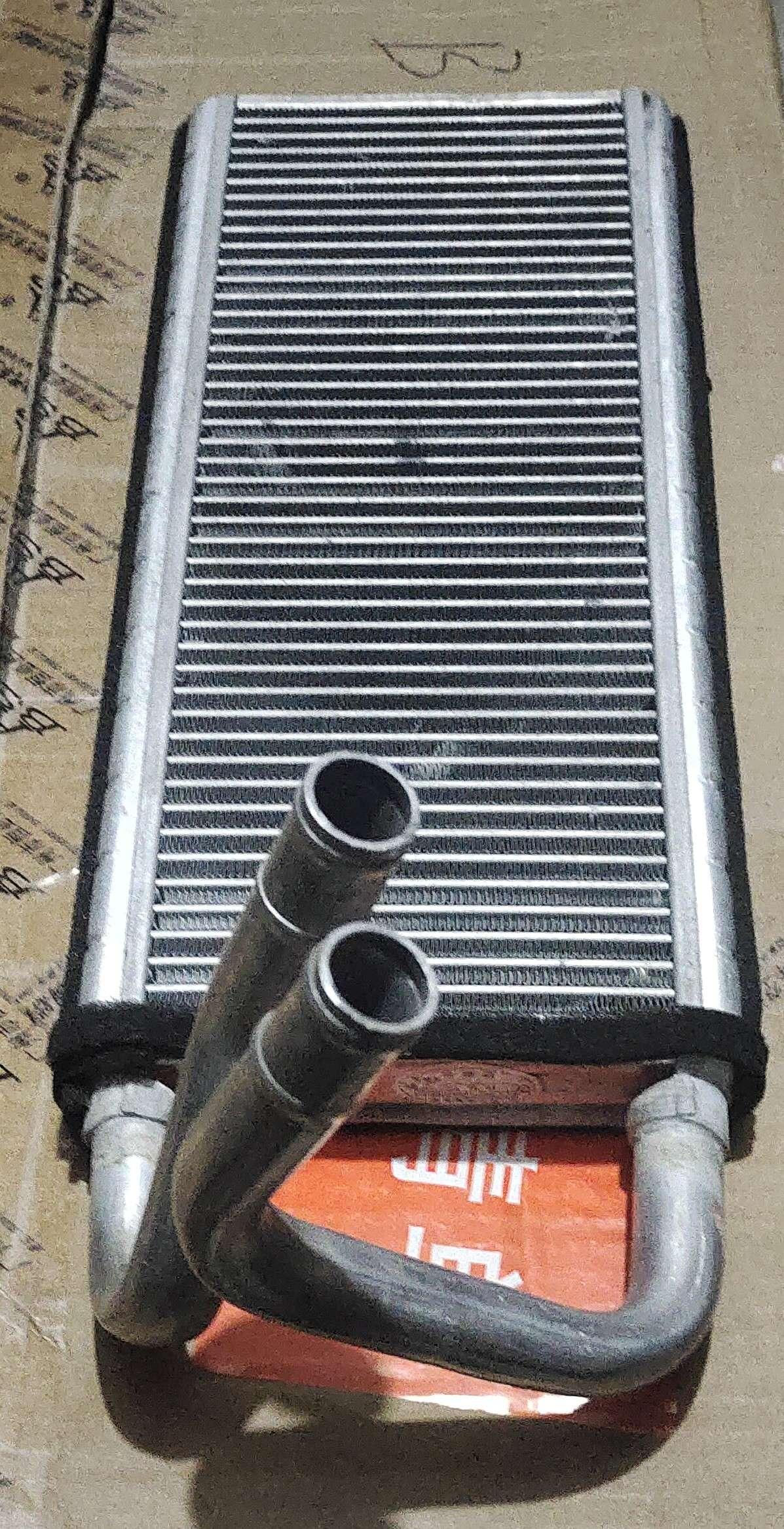  重汽轻卡暖风水箱（长31宽13）